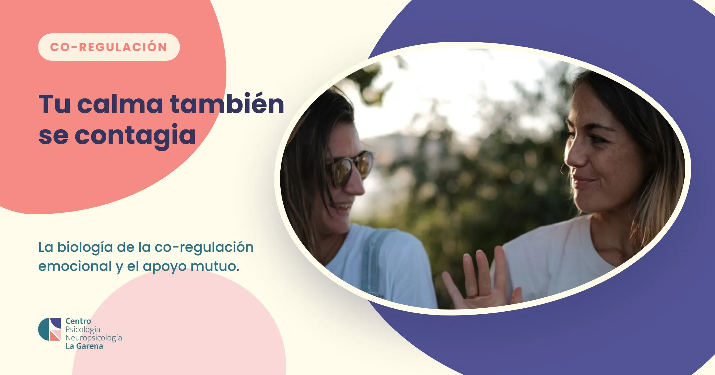 Dos amigas conversando con calidez y empatía, ilustrando la co-regulación emocional y el apoyo mutuo.